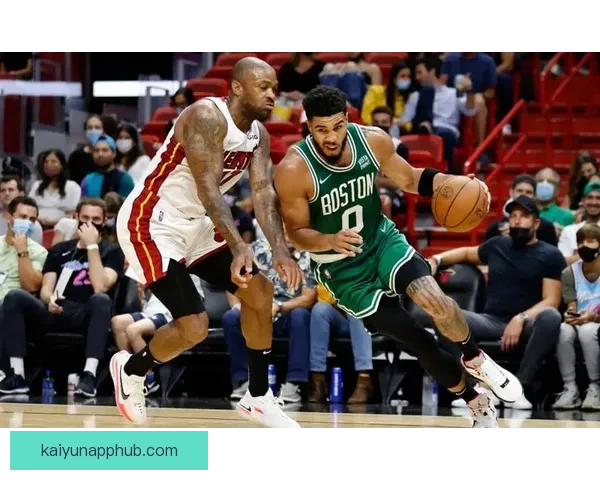 古德温倒地拼抢遭卡尔克布伦纳压伤 伤后返回更衣室接受治疗